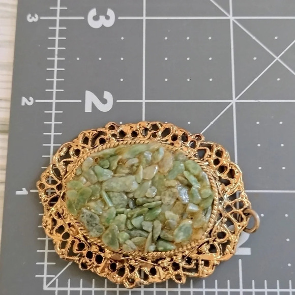 Unbranded Gold tone Filigree trim Jade Pieces Center pendant - Picture 5 of 5